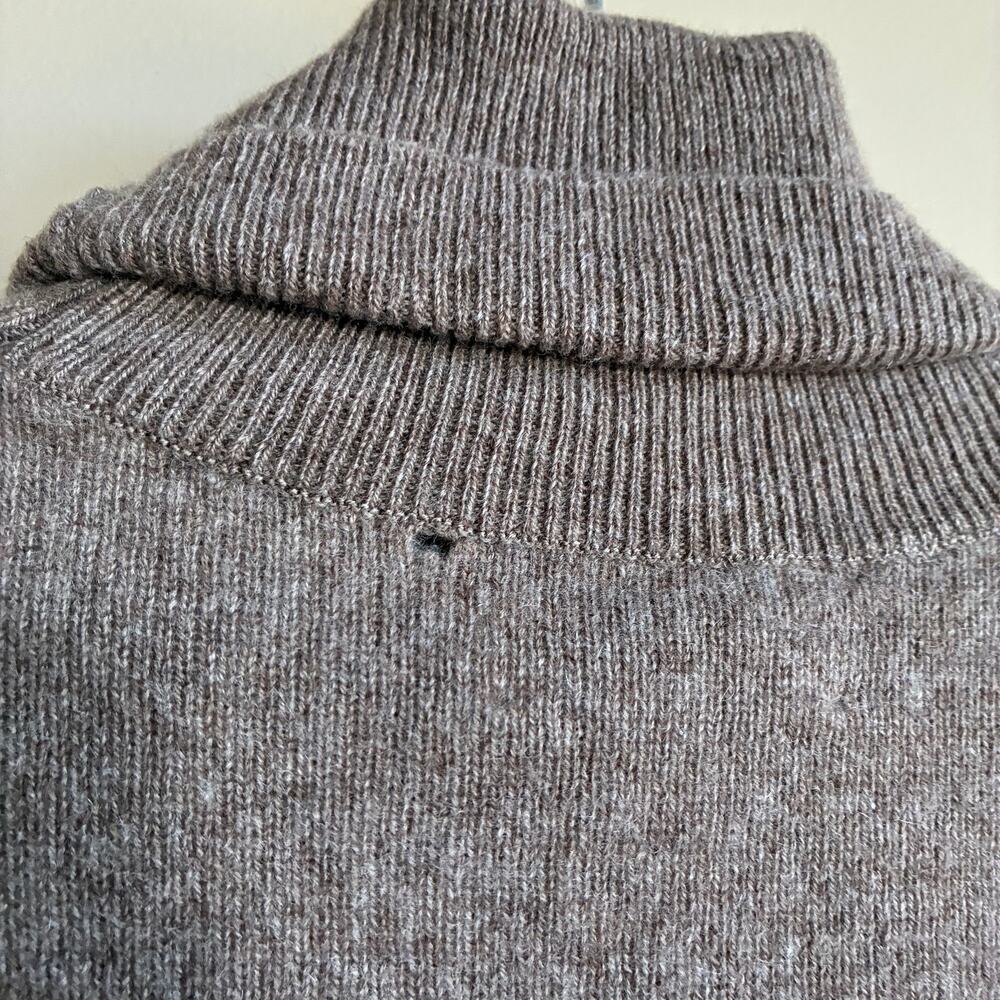 Nordstrom 100% cashmere tan brown turtleneck knit sweater women's size M HOLE - Picture 7 of 7